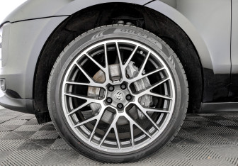 Подержанный автомобиль Porsche Macan 2019 года (18 фото)