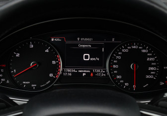 Подержанный автомобиль Audi Q7 2016 года (29 фото)