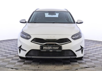 Подержанный автомобиль Kia Ceed Wagon 2022 года (2 фото)
