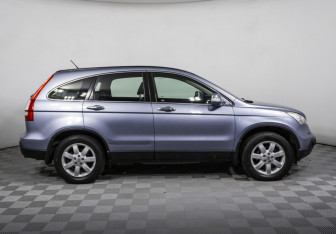 Подержанный автомобиль Honda CR-V 2008 года (4 фото)