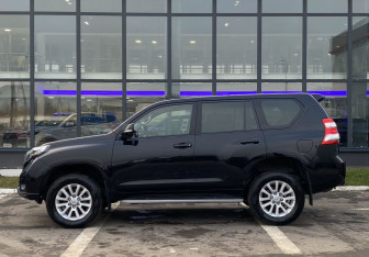 Подержанный автомобиль Toyota Land Cruiser Prado 2013 года (8 фото)