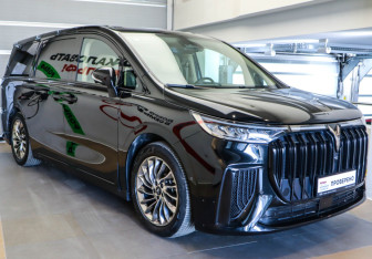 Подержанный автомобиль Voyah Dream 2023 года (3 фото)