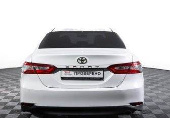 Подержанный автомобиль Toyota Camry Sedan 2019 года (6 фото)