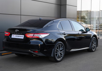 Подержанный автомобиль Toyota Camry Sedan 2021 года (5 фото)