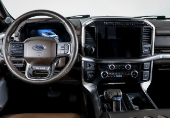 Подержанный автомобиль Ford F-150 2023 года (12 фото)