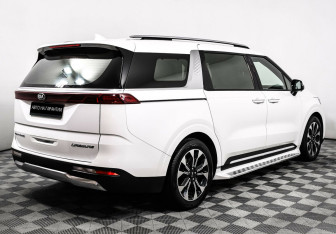 Подержанный автомобиль Kia Carnival 2020 года (5 фото)