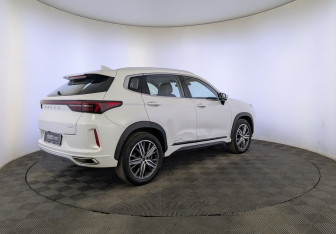 Подержанный автомобиль Exeed LX 2022 года (5 фото)