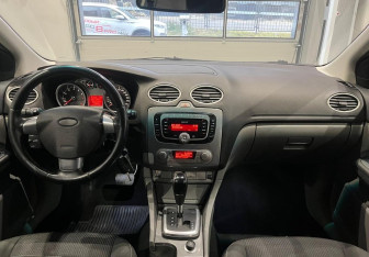 Подержанный автомобиль Ford Focus Sedan 2011 года (15 фото)