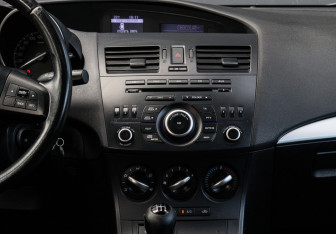 Подержанный автомобиль Mazda 3 Hatchback 2012 года (10 фото)