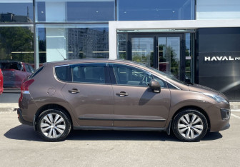 Подержанный автомобиль Peugeot 3008 2014 года (4 фото)