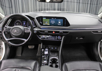 Подержанный автомобиль Hyundai Sonata 2020 года (14 фото)