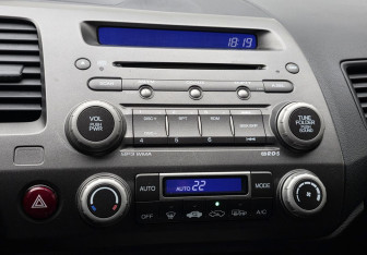 Подержанный автомобиль Honda Civic Sedan 2011 года (13 фото)