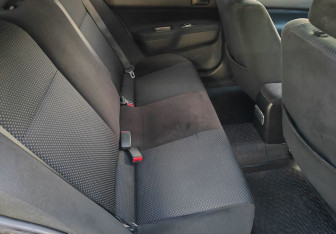 Подержанный автомобиль Mitsubishi Lancer Sedan 2005 года (11 фото)