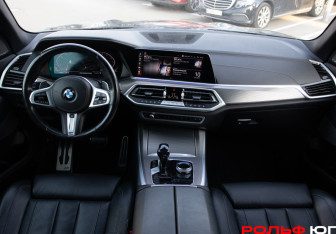Подержанный автомобиль BMW X5 2021 года (11 фото)