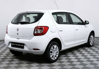 Подержанный автомобиль Renault Sandero 2018 года (3 фото)