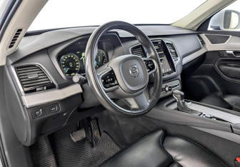 Подержанный автомобиль Volvo XC90 2019 года (16 фото)
