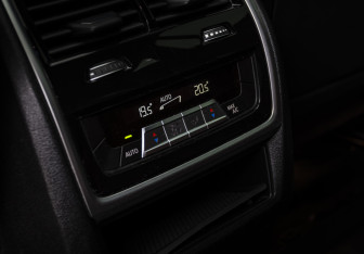 Подержанный автомобиль BMW X6 2020 года (23 фото)