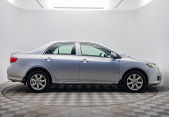 Подержанный автомобиль Toyota Corolla Sedan 2008 года (6 фото)