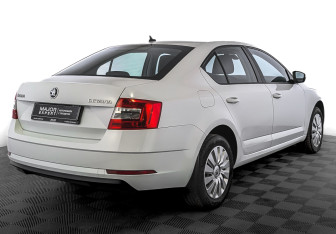 Подержанный автомобиль Skoda Octavia Liftback 2017 года (5 фото)