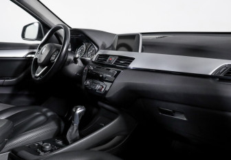 Подержанный автомобиль BMW X1 2016 года (9 фото)