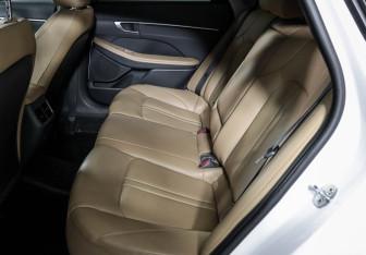 Подержанный автомобиль Hyundai Sonata 2021 года (10 фото)