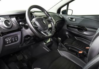 Подержанный автомобиль Renault Kaptur 2020 года (10 фото)