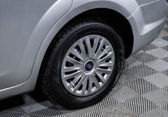 Подержанный автомобиль Ford Focus Wagon 2010 года (9 фото)