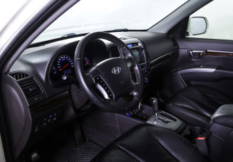 Подержанный автомобиль Hyundai Santa Fe 2010 года (15 фото)