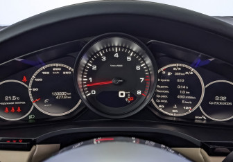 Подержанный автомобиль Porsche Cayenne 2021 года (13 фото)