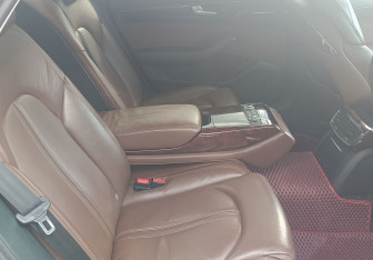 Подержанный автомобиль Audi A8 2014 года (11 фото)