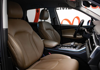 Подержанный автомобиль Audi Q7 2021 года (32 фото)