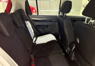 Подержанный автомобиль Suzuki Swift Hatchback 2007 года (16 фото)