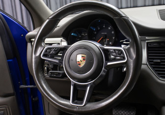 Подержанный автомобиль Porsche Macan 2017 года (17 фото)