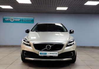 Подержанный автомобиль Volvo V40 Cross Country 2017 года (2 фото)