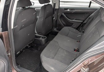 Подержанный автомобиль Volkswagen Jetta Sedan 2014 года (12 фото)