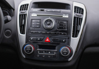 Подержанный автомобиль Kia Ceed Hatchback 2011 года (14 фото)
