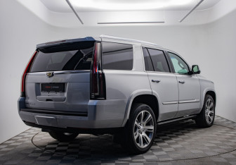 Подержанный автомобиль Cadillac Escalade Suv 2016 года (4 фото)