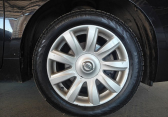 Подержанный автомобиль Nissan Teana 2011 года (17 фото)