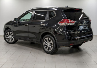 Подержанный автомобиль Nissan X-Trail 2015 года (7 фото)
