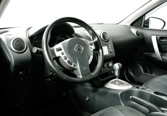 Подержанный автомобиль Nissan Qashqai 2013 года (8 фото)