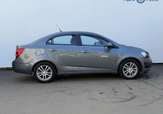 Подержанный автомобиль Chevrolet Aveo Sedan 2014 года (4 фото)