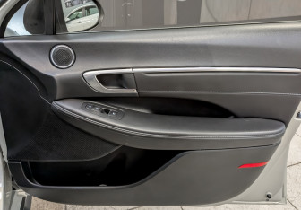 Подержанный автомобиль Hyundai Sonata 2022 года (23 фото)