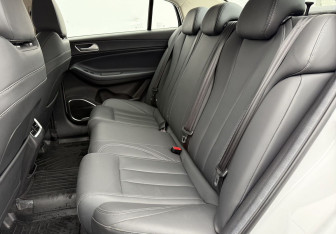 Подержанный автомобиль Omoda S5 2024 года (11 фото)