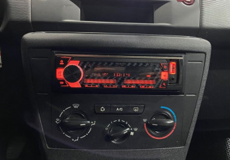 Подержанный автомобиль Citroen C4 Hatchback 2009 года (13 фото)