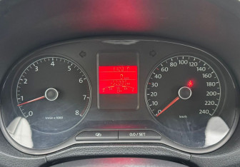 Подержанный автомобиль Volkswagen Polo Sedan 2013 года (12 фото)