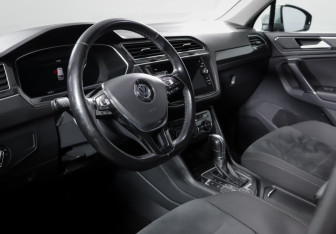 Подержанный автомобиль Volkswagen Tiguan 2018 года (14 фото)