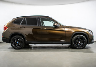 Подержанный автомобиль BMW X1 2014 года (4 фото)