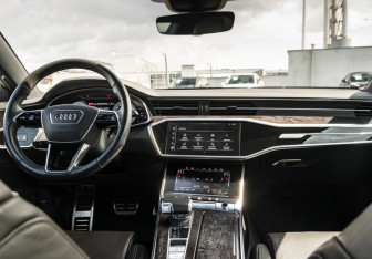 Подержанный автомобиль Audi A7 2020 года (14 фото)
