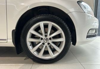 Подержанный автомобиль Volkswagen Passat Sedan 2012 года (19 фото)