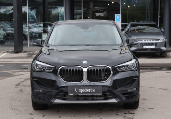Подержанный автомобиль BMW X1 2020 года (2 фото)